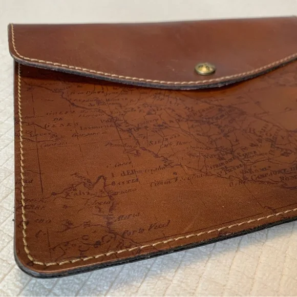 NWT Patricia Nash ‘Venezia Signature World Map’ leather clutch - Picture 2 of 16